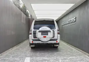 Mitsubishi Pajero 2013 White