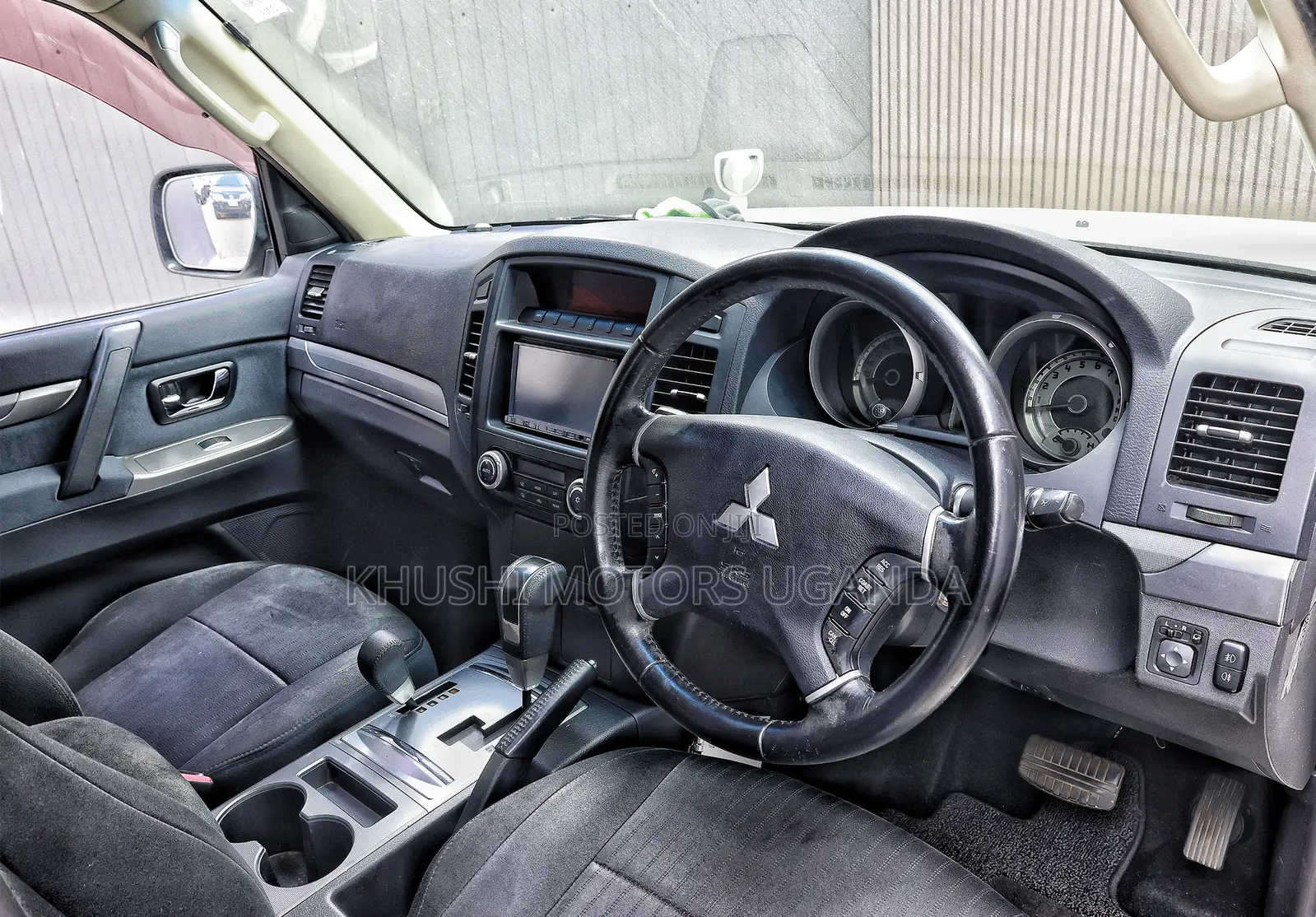 Mitsubishi Pajero 2013 White