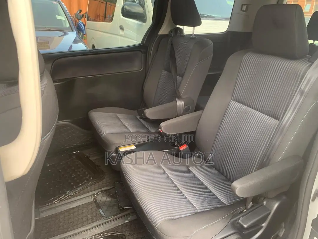 Toyota Noah 2014 White
