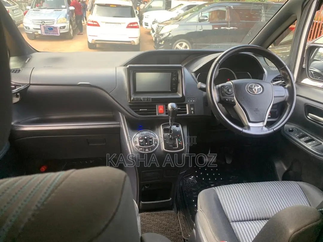 Toyota Noah 2014 White
