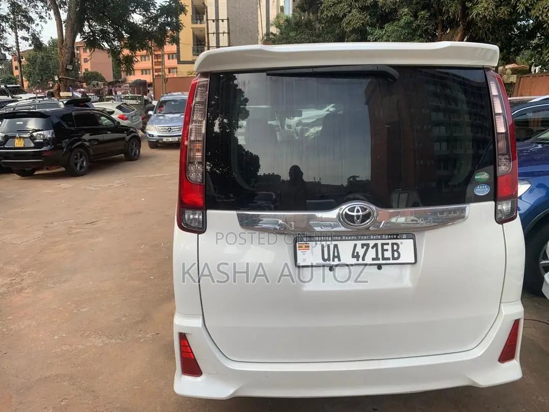 Toyota Noah 2014 White