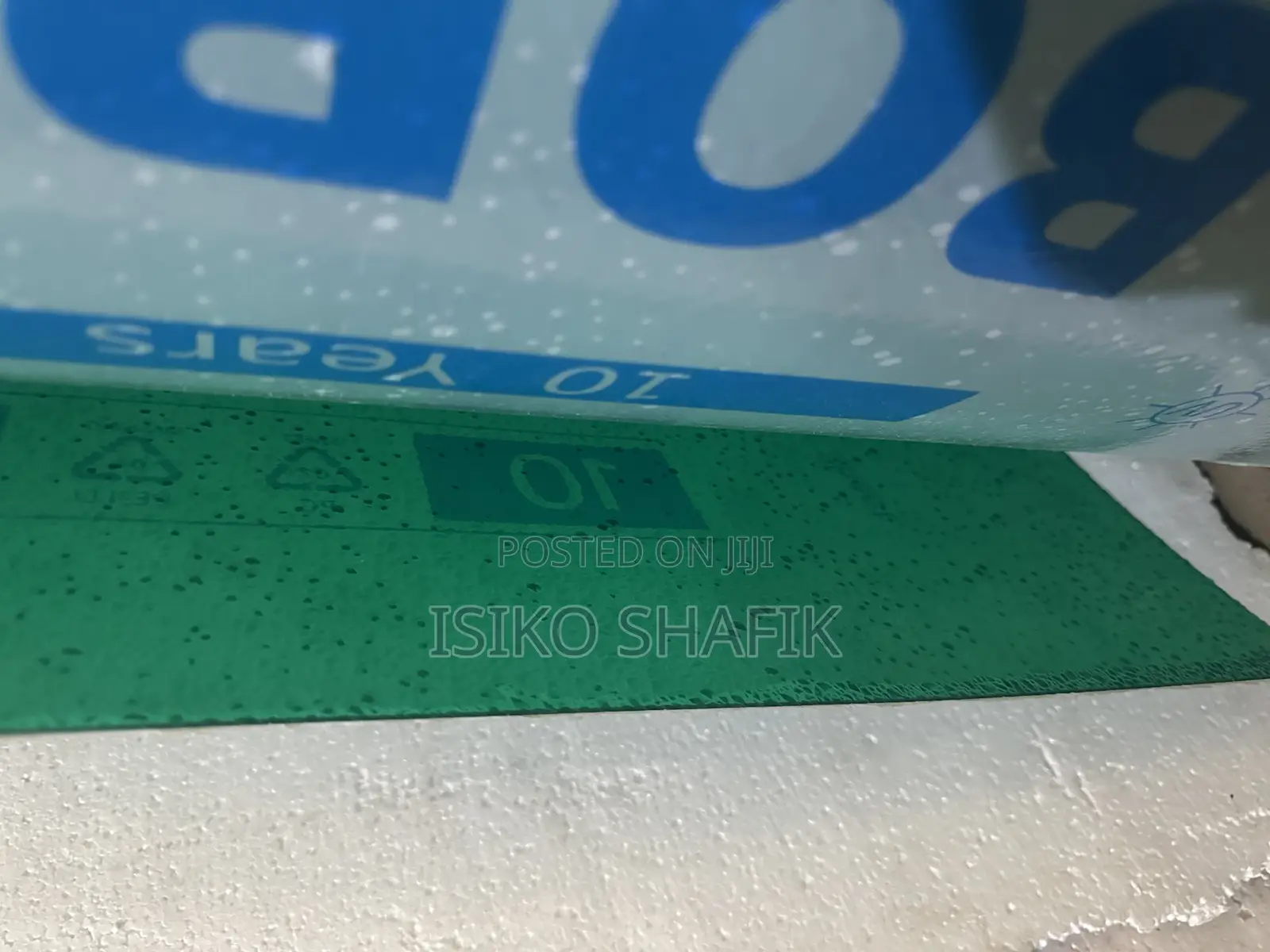 Rough Polycarbonate Material for the Gate