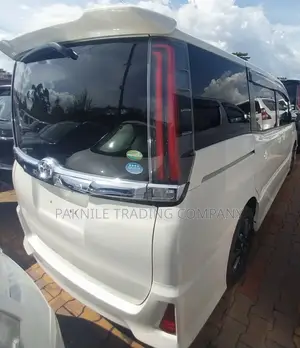 Toyota Noah 2017 White