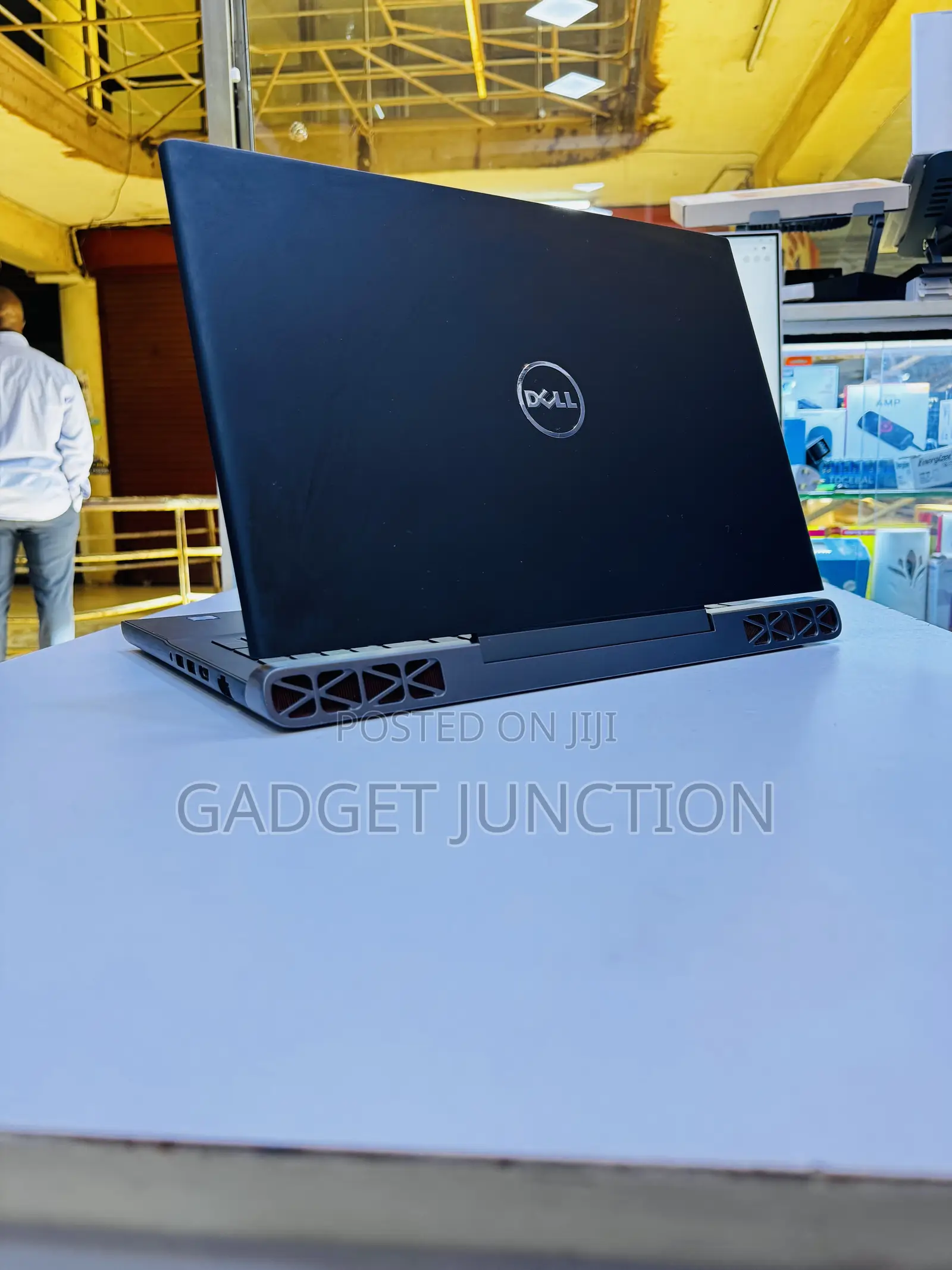 Laptop Dell Inspiron 15 7566 8GB Intel Core i5 HDD+SSD 256GB