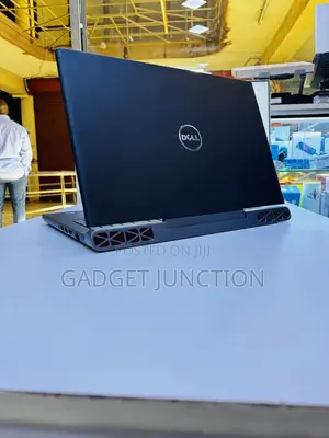 Laptop Dell Inspiron 15 7566 8GB Intel Core i5 HDD+SSD 256GB