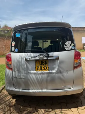 Toyota Ractis 1.5 FWD 2009 Silver