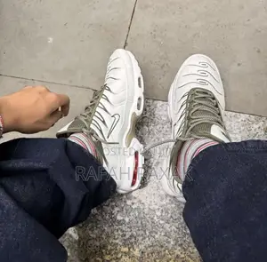 Phantom Nike Airmax Plus Sneakers