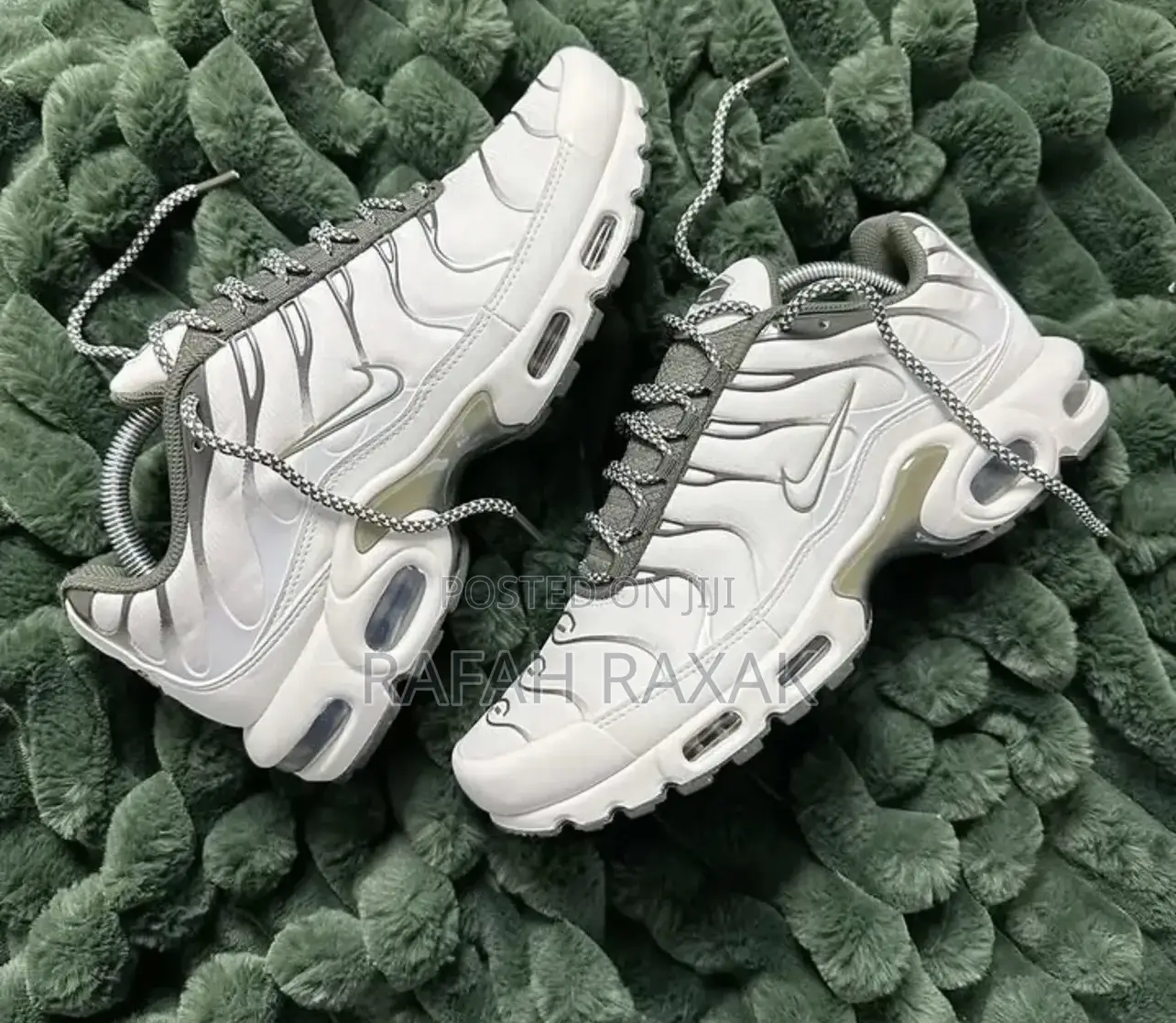 Phantom Nike Airmax Plus Sneakers