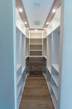 Wardrob/Walking Closet Call
