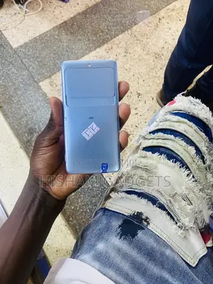 Kyocera Basio 3 KYV43 32 GB Silver