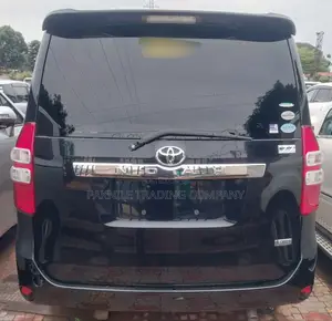 Toyota Noah 2012 Black