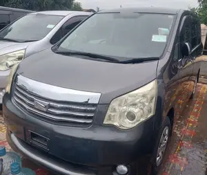 Toyota Noah 2012 Gray