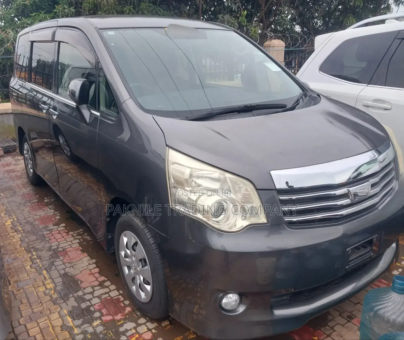 Toyota Noah 2012 Gray