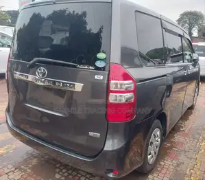 Toyota Noah 2012 Gray