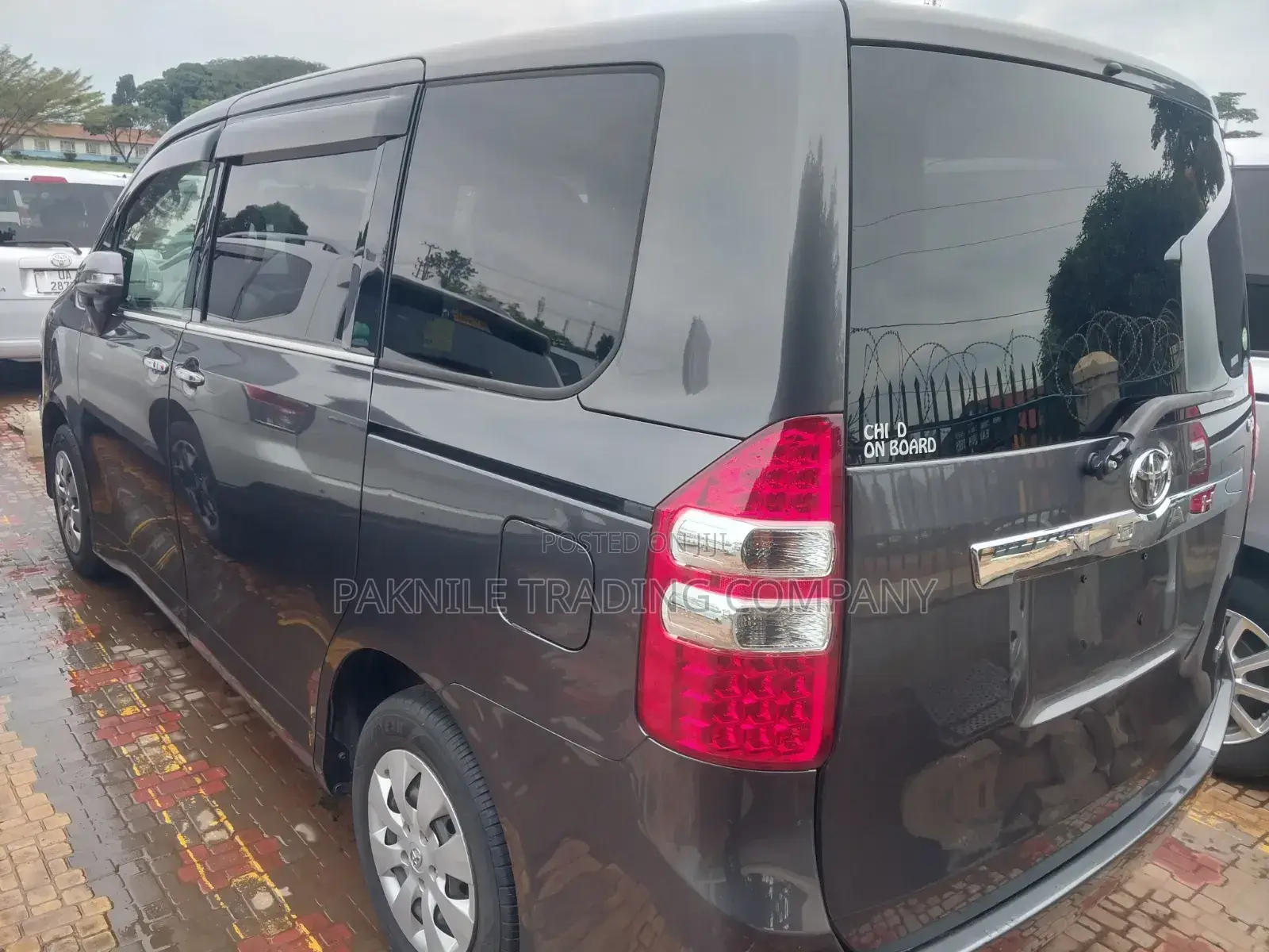 Toyota Noah 2012 Gray