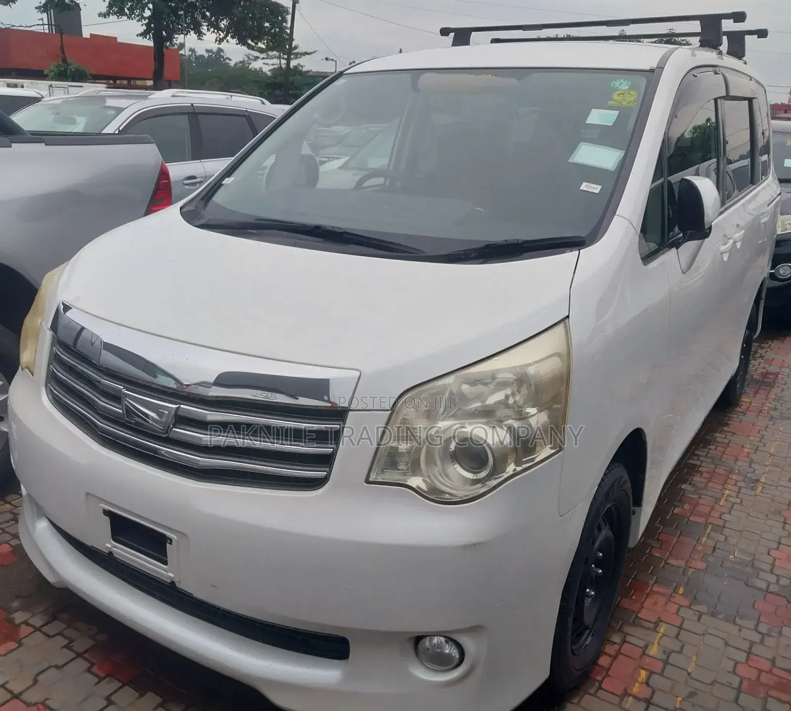 Toyota Noah 2012 White