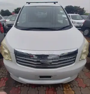 Toyota Noah 2012 White