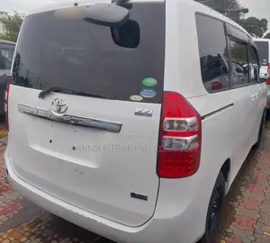Toyota Noah 2012 White