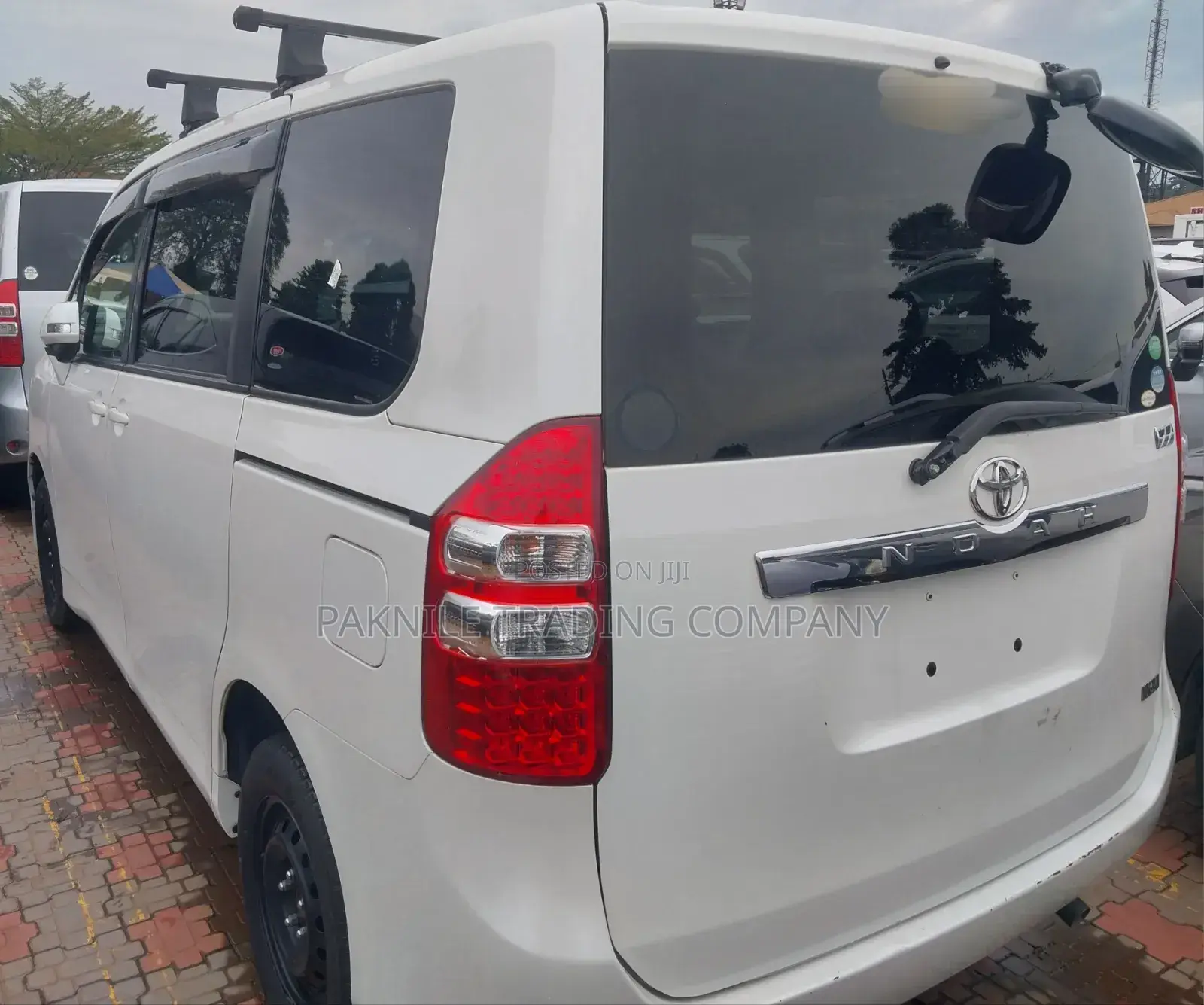 Toyota Noah 2012 White
