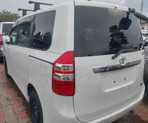 Toyota Noah 2012 White
