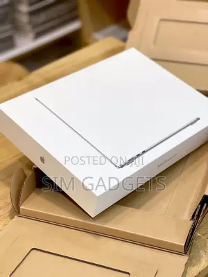 New Apple MacBook Air 2025 M4 13-inch 16GB Apple M4 Pro SSD 256GB