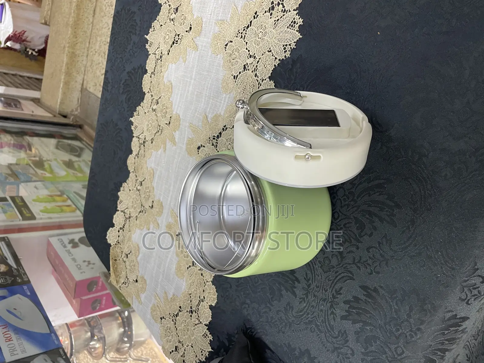 Classic Portable Lunch Box With 2 Containers