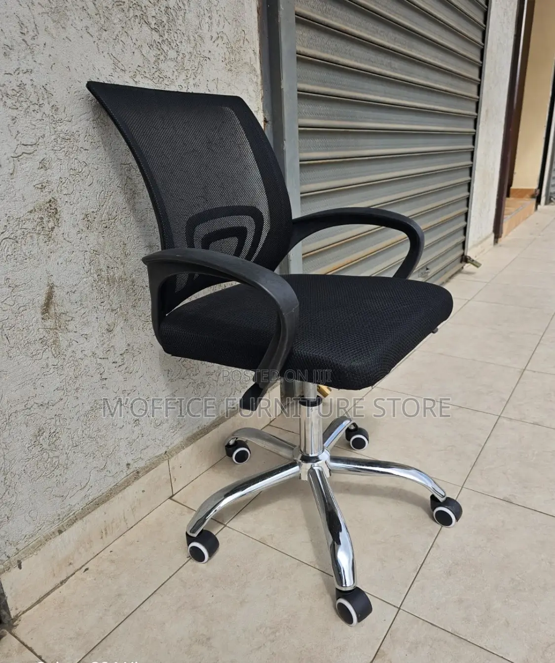 Simple Space Office Chairs