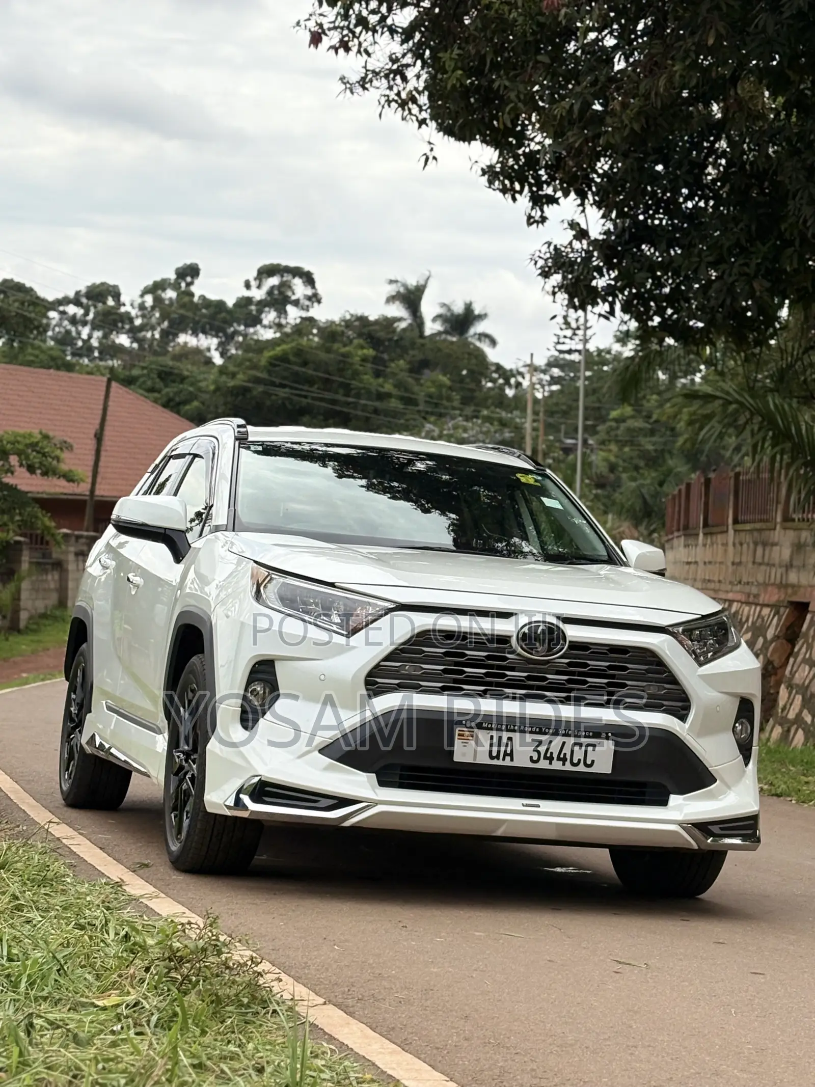 Toyota RAV4 XLE Premium FWD 2020 White