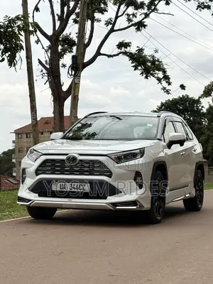 Toyota RAV4 XLE Premium FWD 2020 White