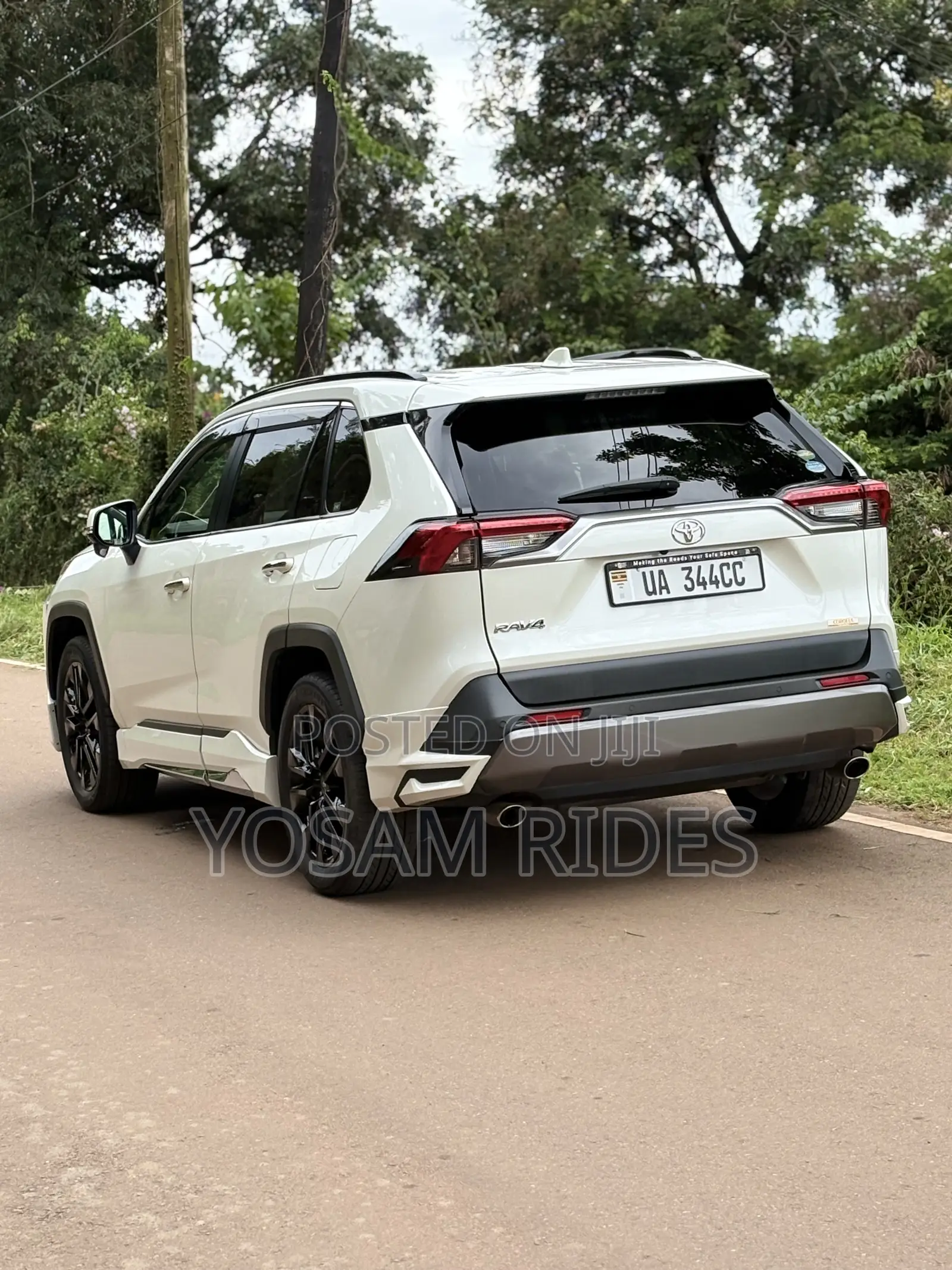 Toyota RAV4 XLE Premium FWD 2020 White