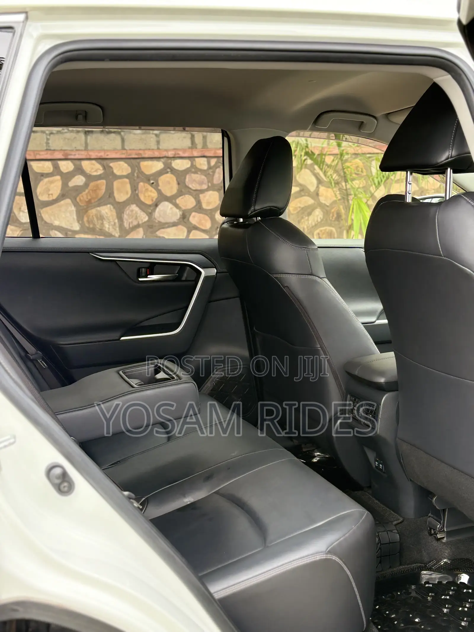 Toyota RAV4 XLE Premium FWD 2020 White