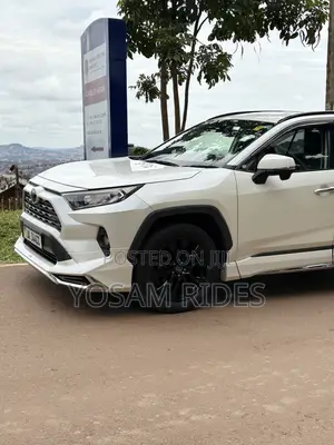 Toyota RAV4 XLE Premium FWD 2020 White