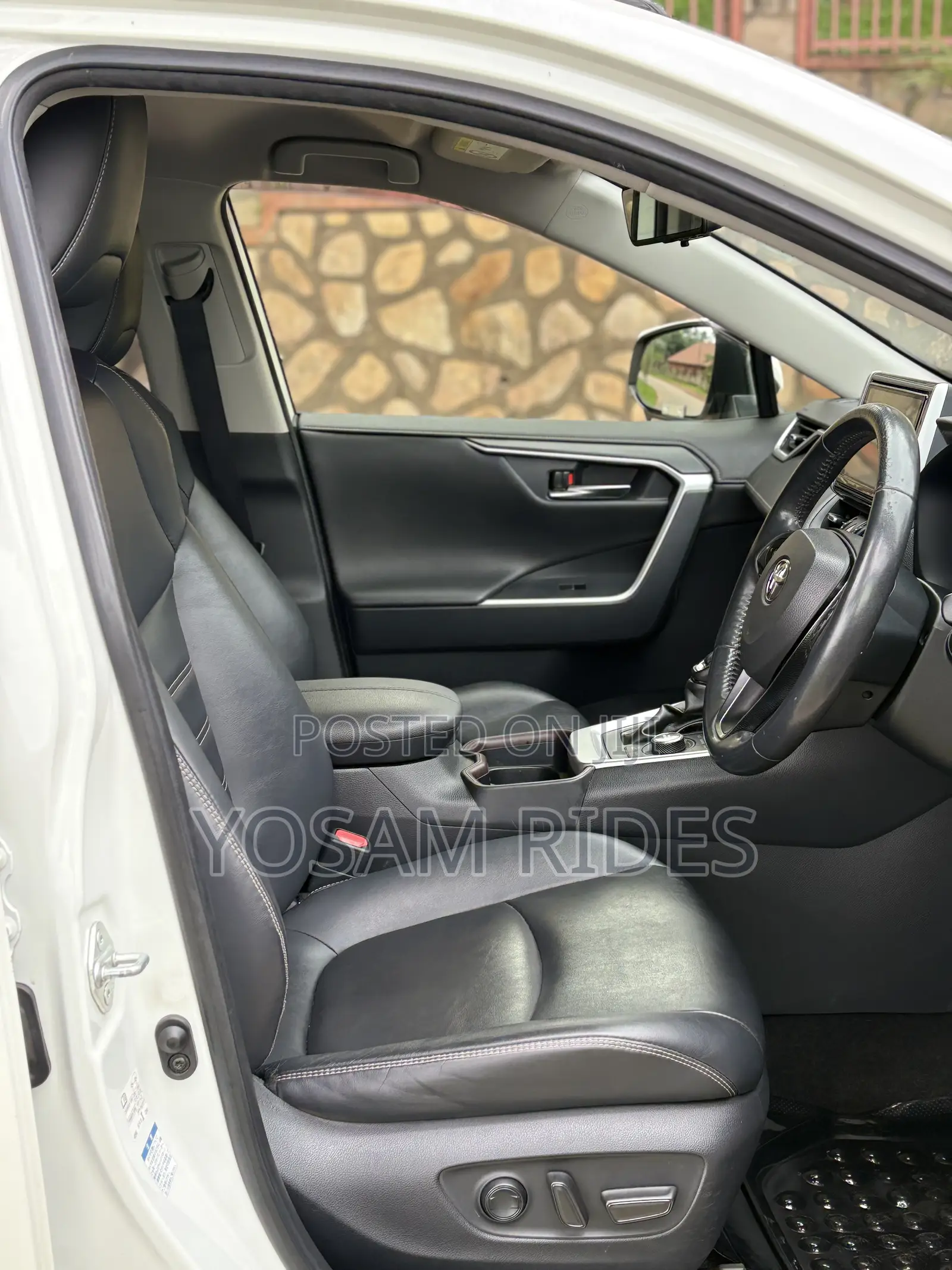 Toyota RAV4 XLE Premium FWD 2020 White