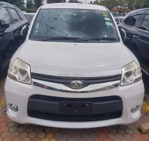 Toyota Sienta 2012 White