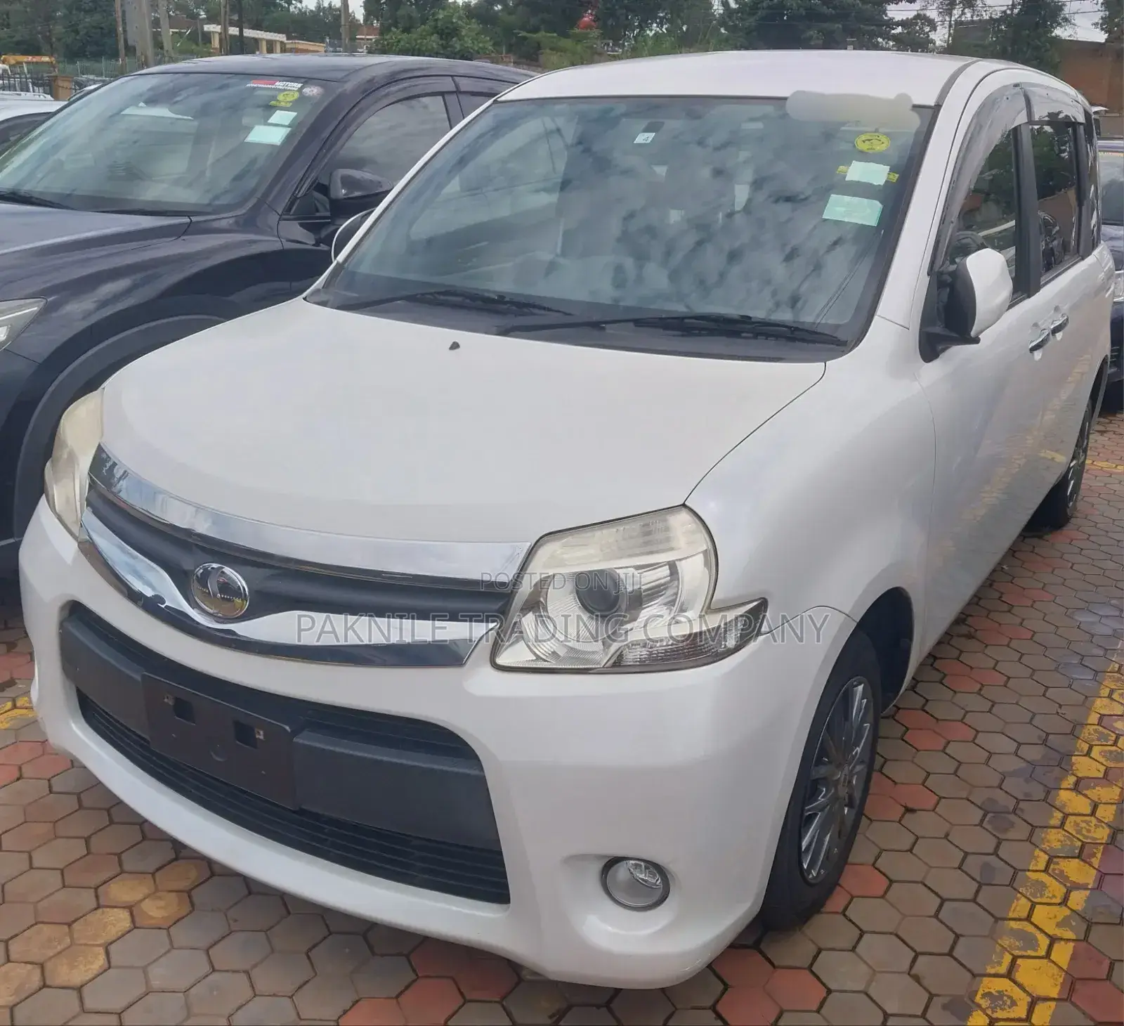 Toyota Sienta 2012 White