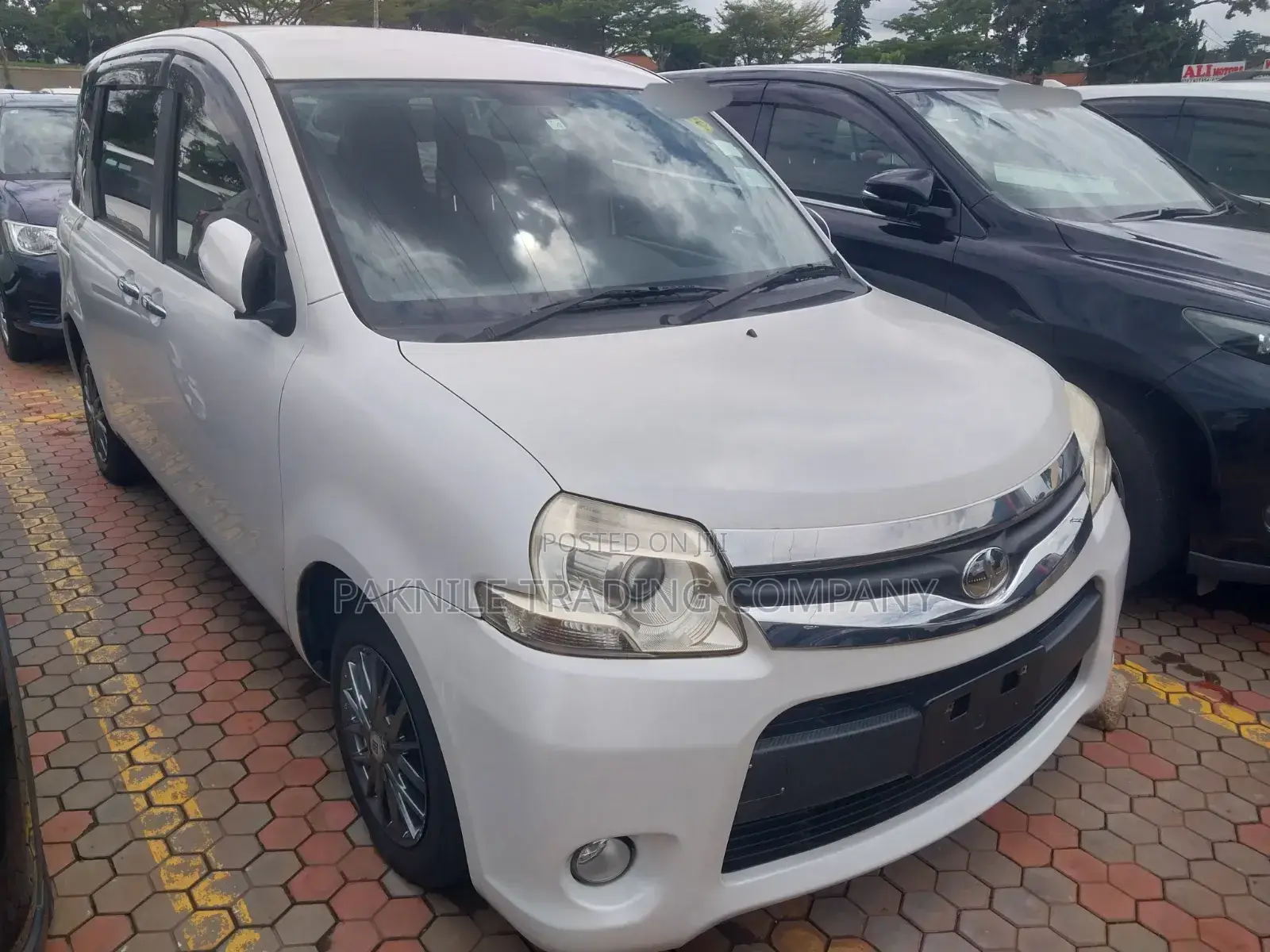 Toyota Sienta 2012 White