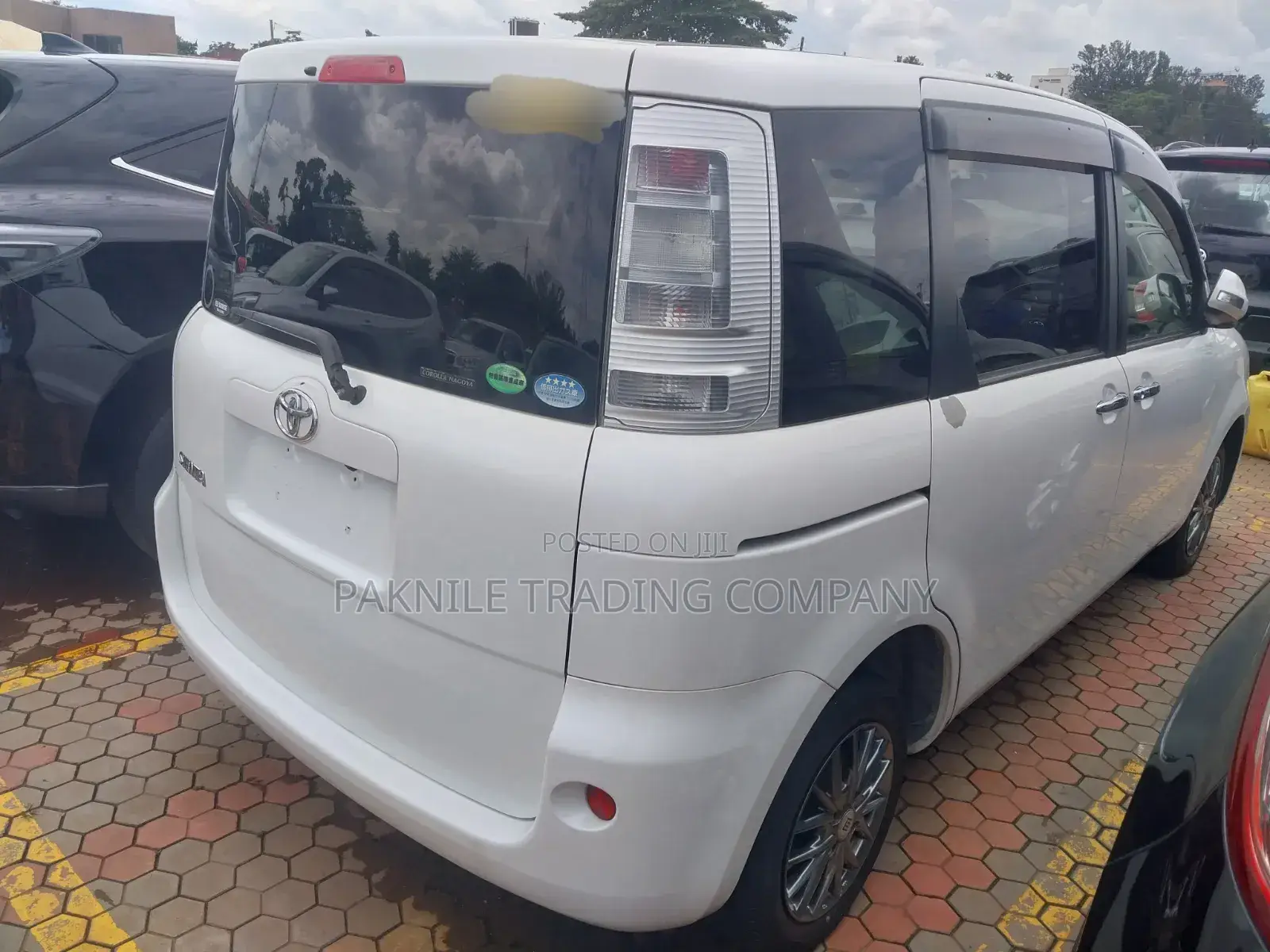 Toyota Sienta 2012 White