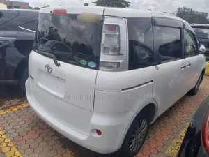 Toyota Sienta 2012 White