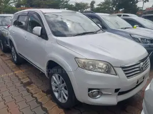 Toyota Vanguard 2013 White