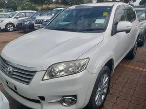 Toyota Vanguard 2013 White