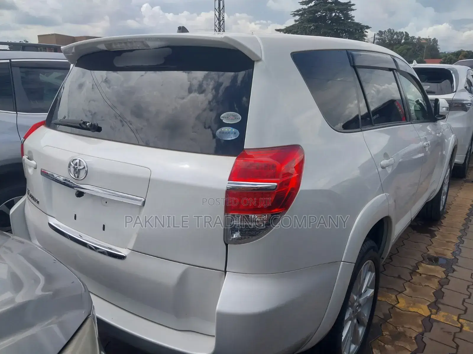 Toyota Vanguard 2013 White