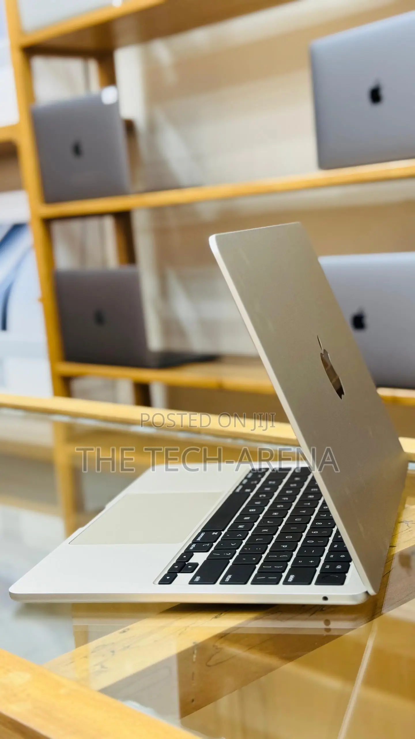 New Laptop Apple MacBook Air 2022 M2 16GB Apple M2 SSD 256GB
