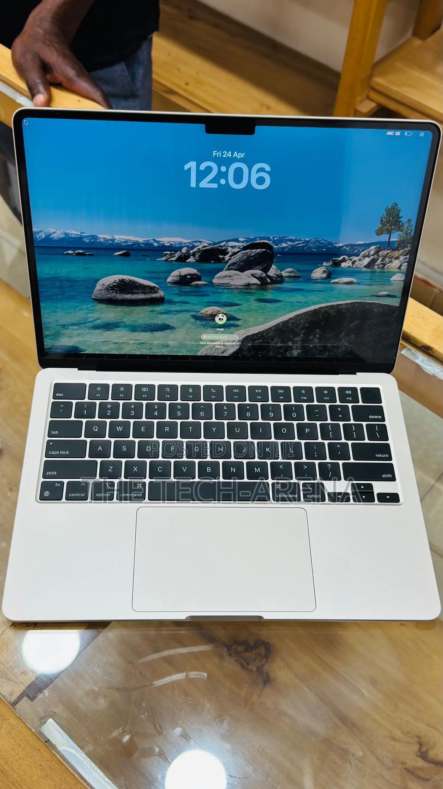 New Laptop Apple MacBook Air 2022 M2 16GB Apple M2 SSD 256GB