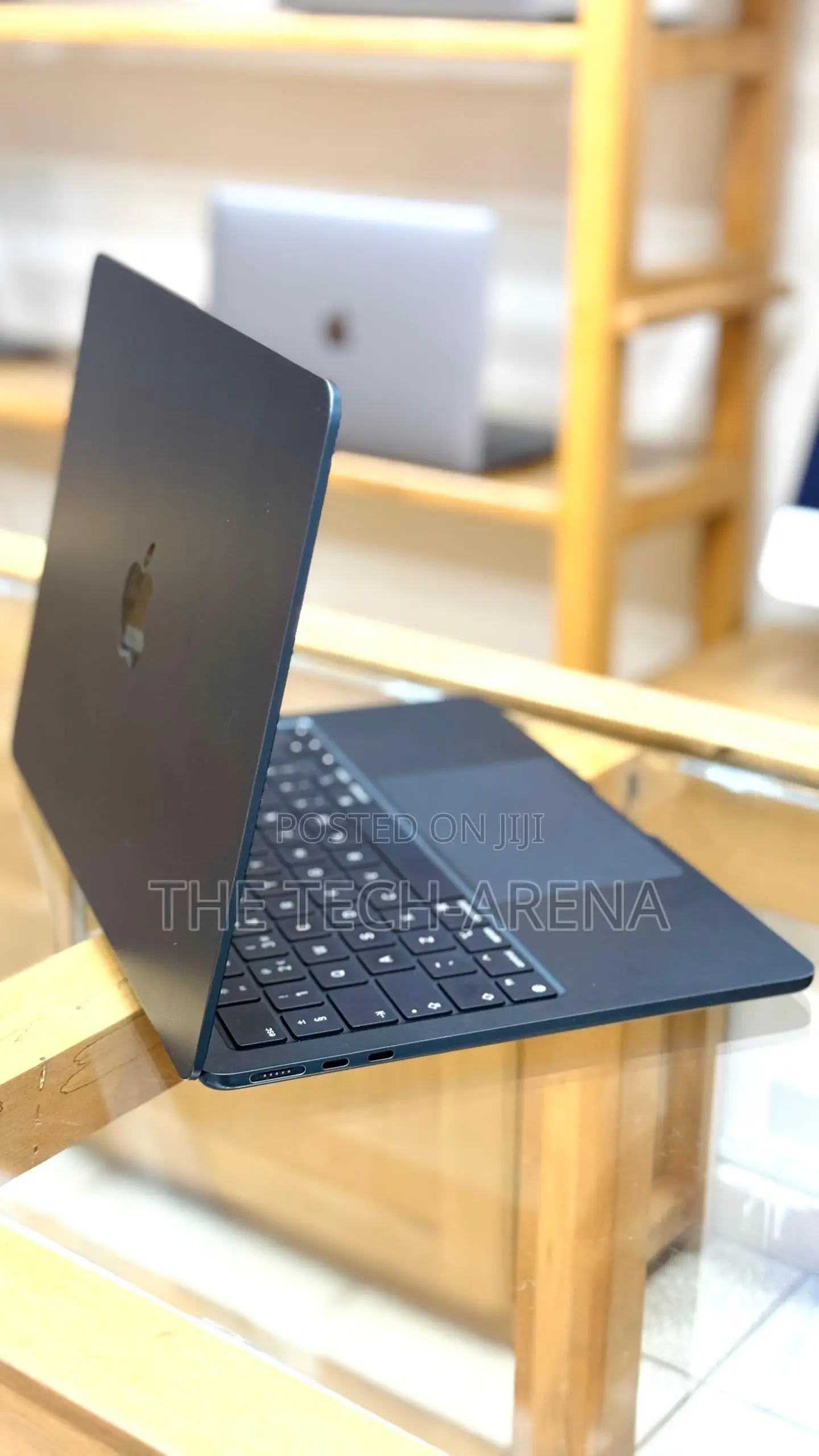 New Laptop Apple MacBook Air 2022 M2 8GB Apple M2 SSD 256GB