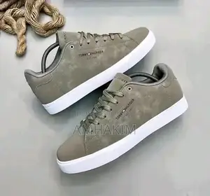 Classic Men Tommy Hilfiger Casual Low Sneakers in Stock