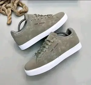Classic Men Tommy Hilfiger Casual Low Sneakers in Stock