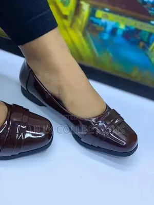 Shiny Surface Flat Shoes