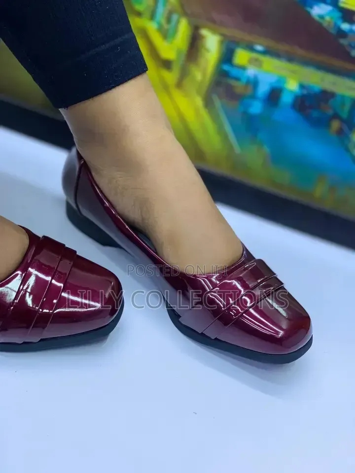 Shiny Surface Flat Shoes