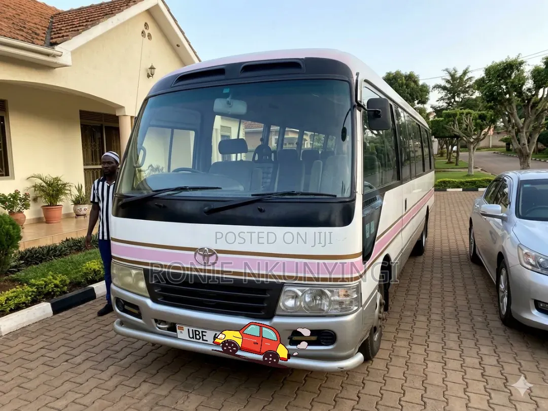Mitsubishi Fuso Rosa 2002 White
