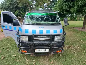 Toyota HiAce 2013 Beige